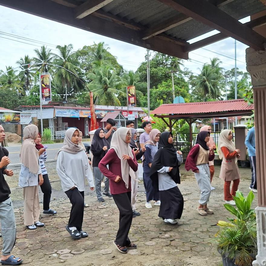 Senam Sehat Bersama Mahasiswa KKN UNAND dan Perangkat Nagari Pungguang Kasiak Lubuk Alung